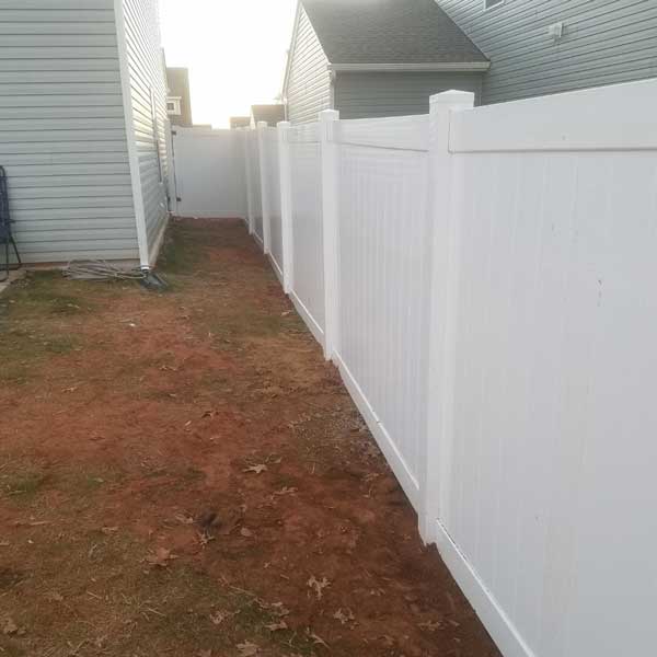 Residential Vinyl Fence Replacement